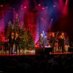 Les artistes du spectacle Noël une tradition en chanson 2023. Crédit : Jean-Charles Labarre / Courtoisie Production