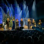 Les artistes du spectacle Noël une tradition en chanson 2023. Crédit : Jean-Charles Labarre / Courtoisie Production