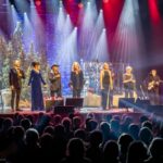 Les artistes du spectacle Noël une tradition en chanson 2023. Crédit : Jean-Charles Labarre / Courtoisie Production