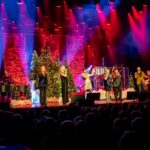 Les artistes du spectacle Noël une tradition en chanson 2023. Crédit : Jean-Charles Labarre / Courtoisie Production
