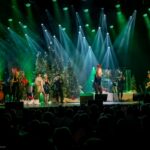 Les artistes du spectacle Noël une tradition en chanson 2023. Crédit : Jean-Charles Labarre / Courtoisie Production