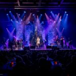 Un tableau du spectacle Noël une tradition en chanson 2023. Crédit : Jean-Charles Labarre / Courtoisie Production